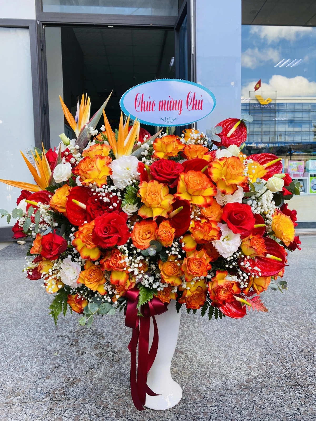 Lẵng hoa phối màu rực rỡ