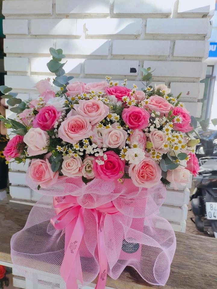 Lẵng hoa hồng giả bó