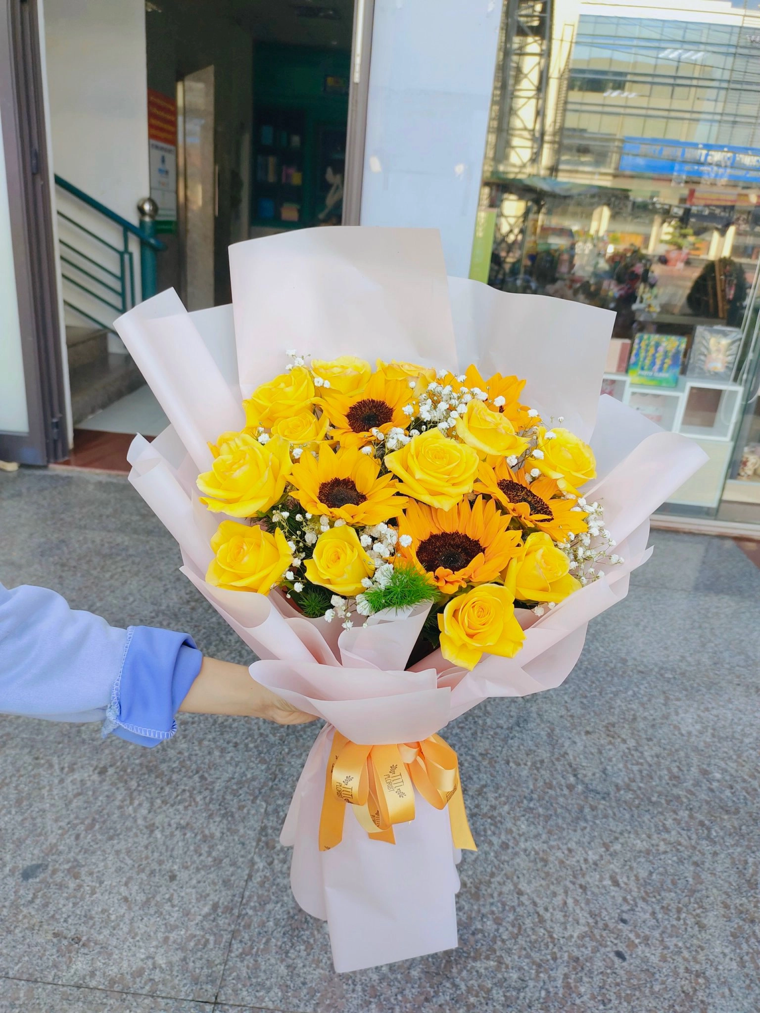 Bó hoa hướng dương hồng vàng nhỏ xinh