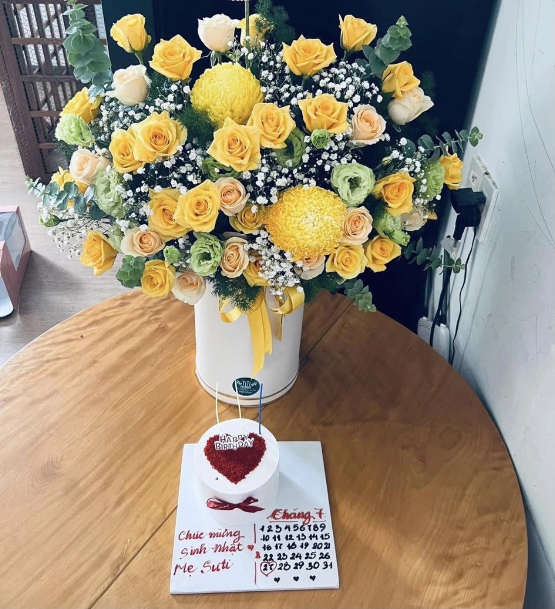 set quà hoa kèm bánh tặng sinh nhật