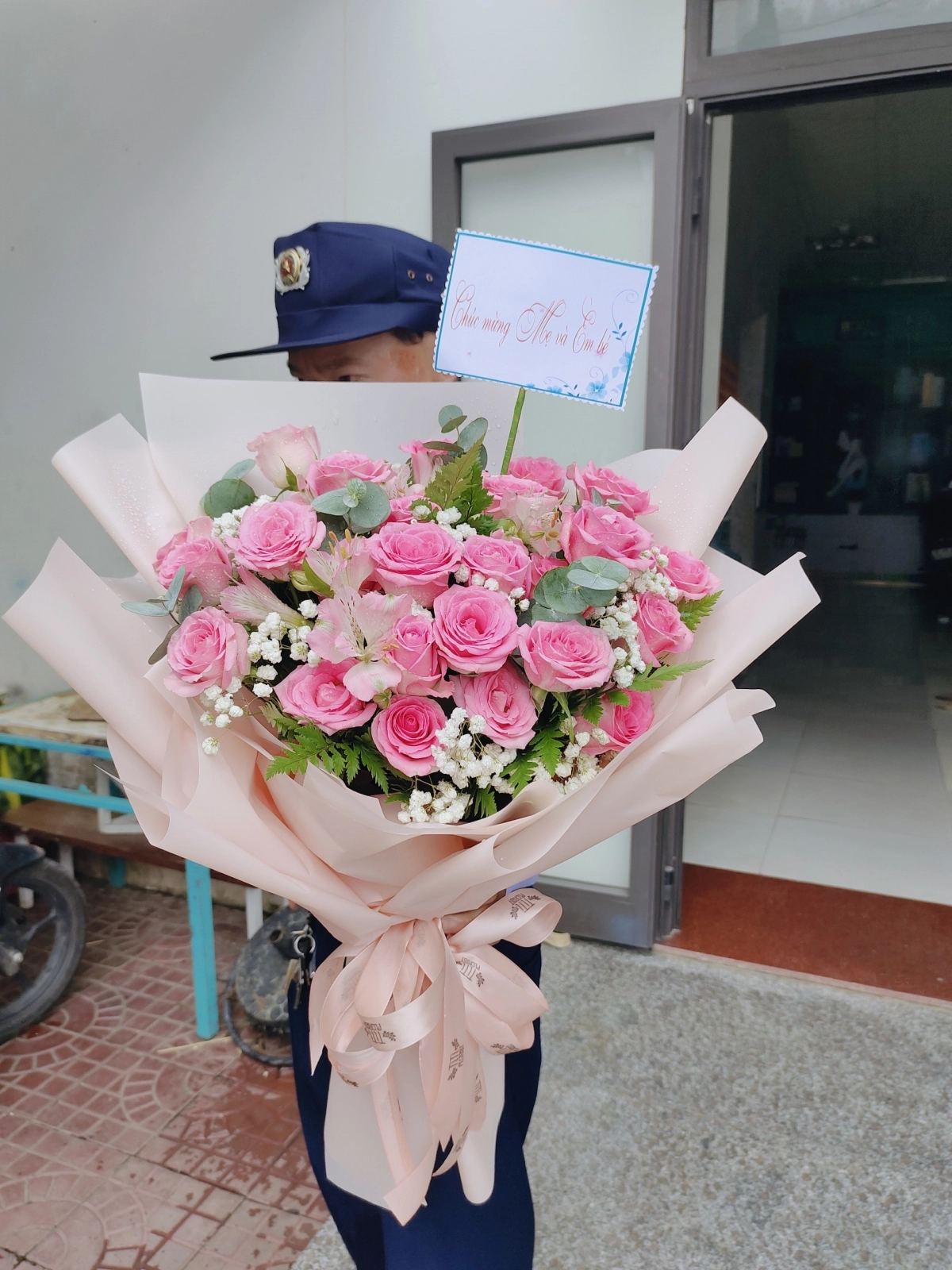 Bó hoa chúc mừng nhẹ nhàng