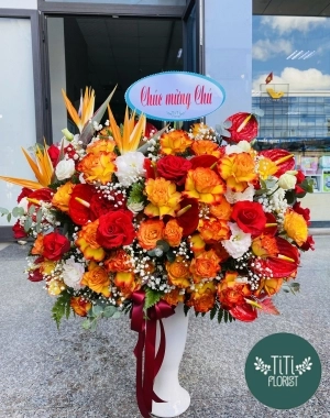 Lẵng hoa phối màu rực rỡ