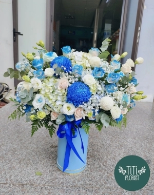 Lẵng hoa phối xanh xinh xắn