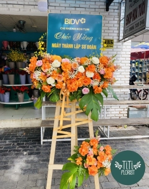 Kệ hoa chúc mừng phong cách mới lạ