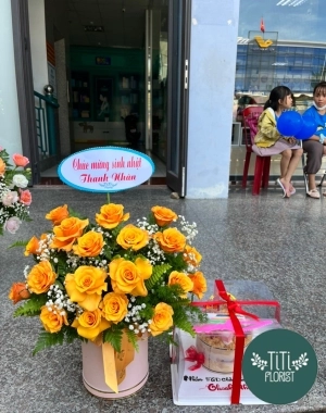 set quà gồm hoa và bánh mừng sinh nhật