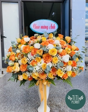 Bình hoa tone cam tươi tắn