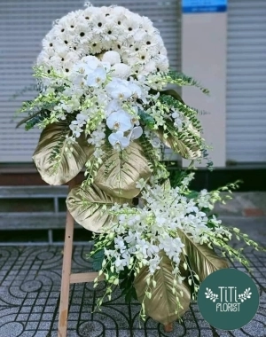 Vòng hoa lan trắng mấu mới 