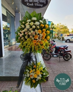 Vòng hoa kính viếng 