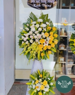 Vòng hoa viếng ngũ sắc