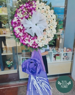 Vòng hoa viếng độc đáo 