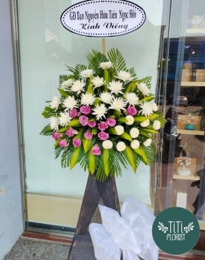 Vòng hoa viếng đơn giản