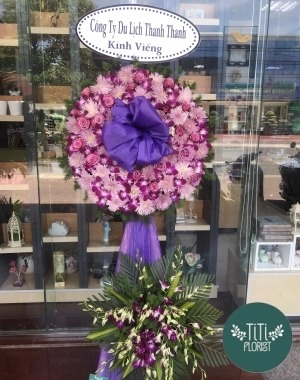 Vòng hoa chia buồn màu tím 