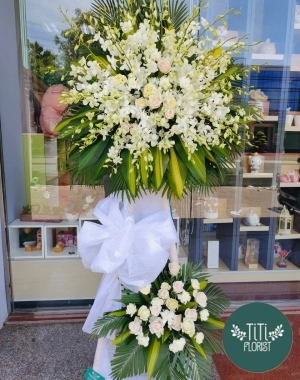 Vòng hoa viếng Kon Tum 