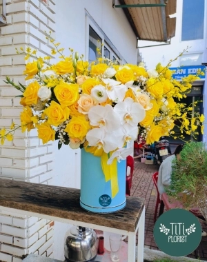 Lẵng hoa vàng tươi