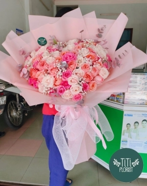 Bó hồng lớn hình trái tim 