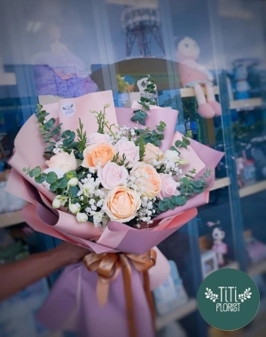 Bó hồng tặng cho mẹ 8/3