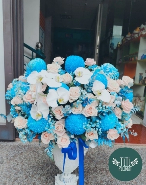 Bình hoa tone xanh tặng chị