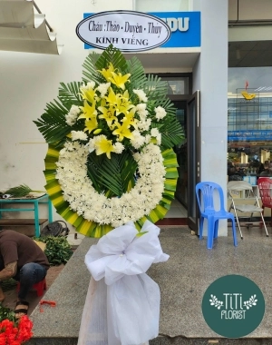 Vòng hoa kính viếng trắng