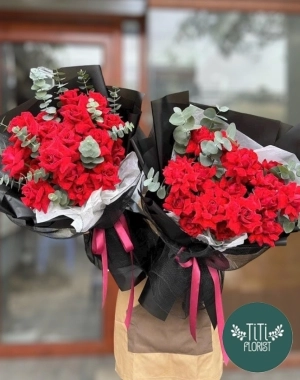 Bó hoa đỏ tặng em và mẹ 