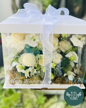 Hộp hoa lồng kín tông trắng 