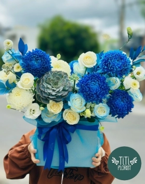 Chậu hoa  xanh dương đặt biệt  