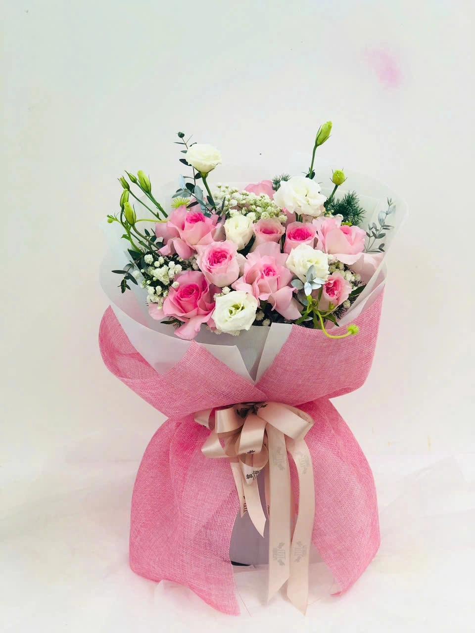 Bó hoa hồng hồng trắng