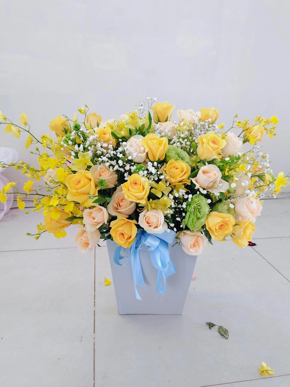 Lẵng hoa sinh nhật vàng tươi