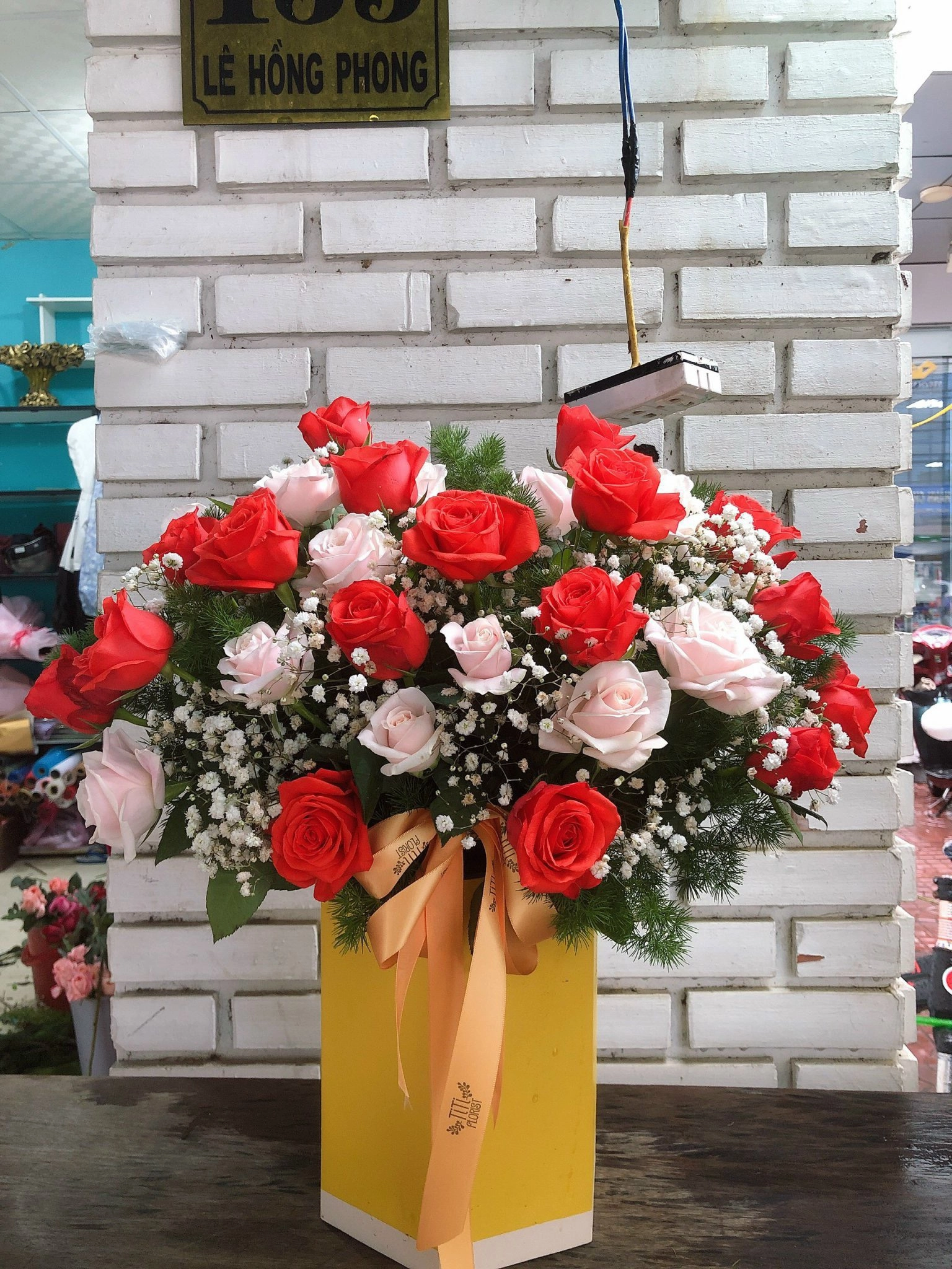 Lẵng hoa hồng đơn giản