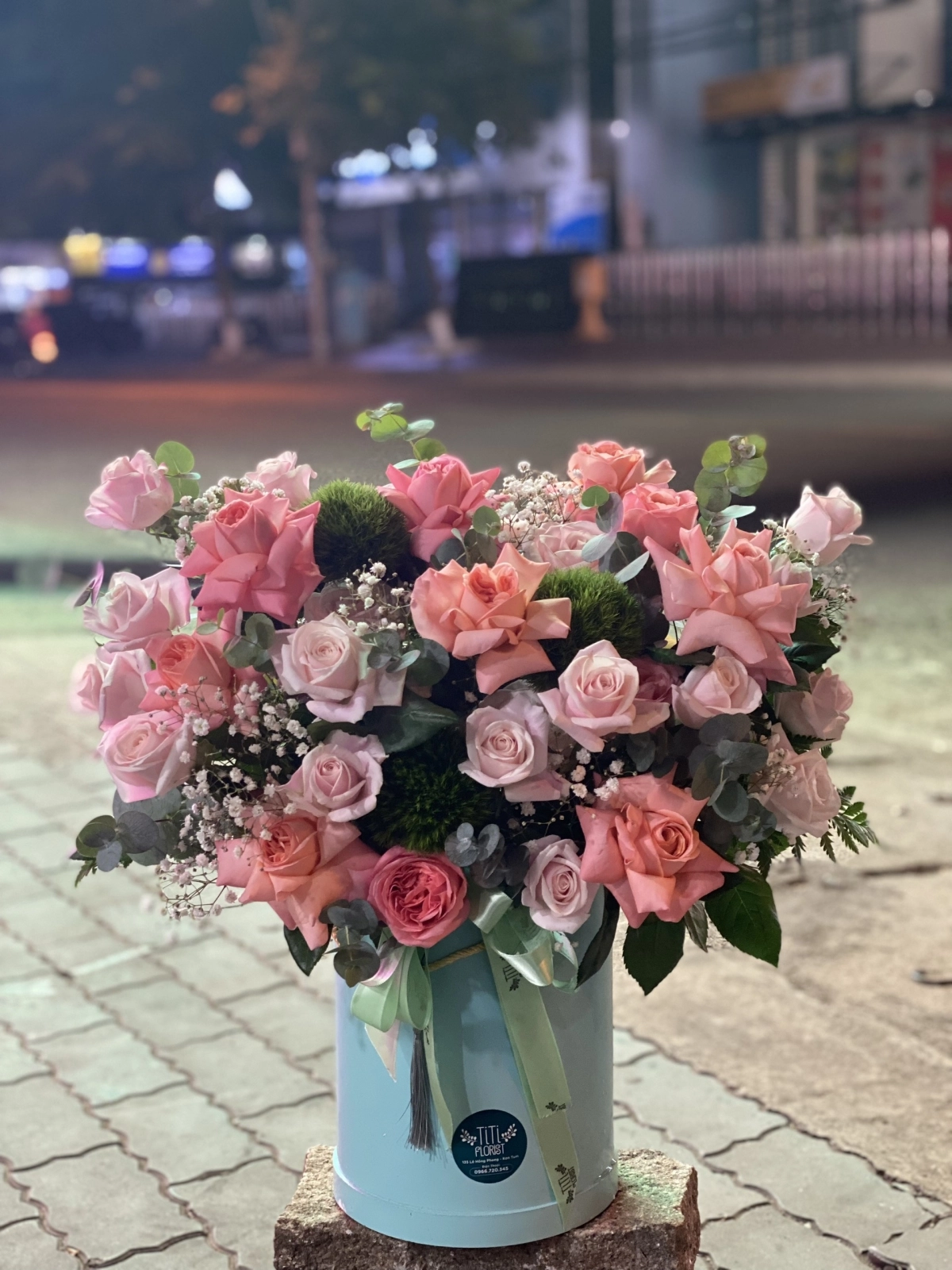 Lẵng hoa hồng nhẹ nhàng 