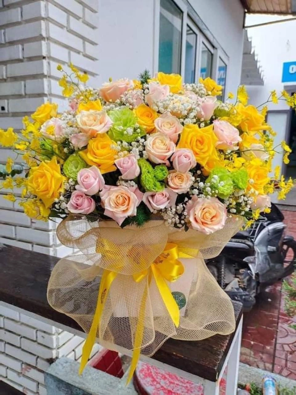 Giỏ hoa vàng tươi 