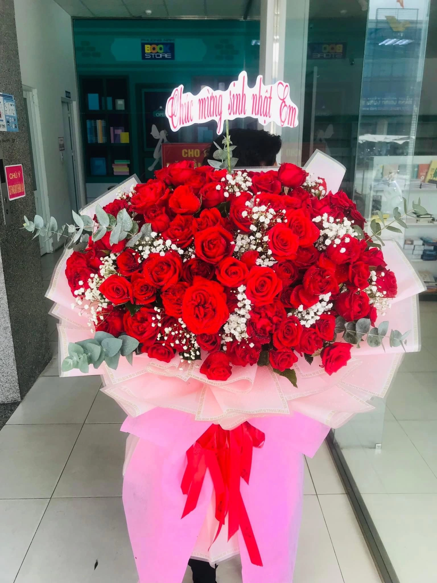 Bó hồng đỏ thắm 