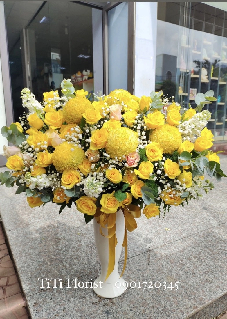 Bình hoa chúc mừng vàng tươi 