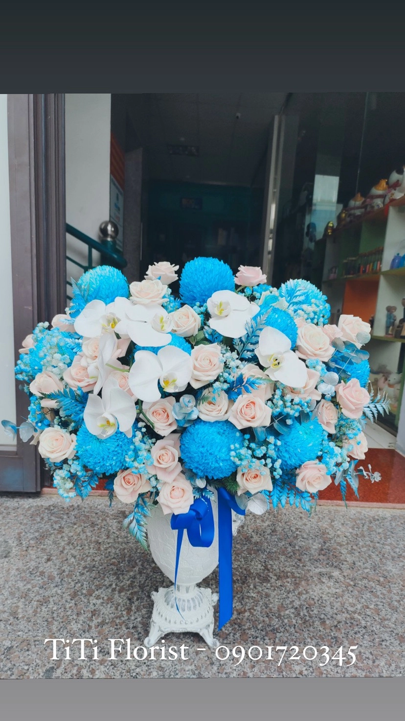 Bình hoa tone xanh tặng chị