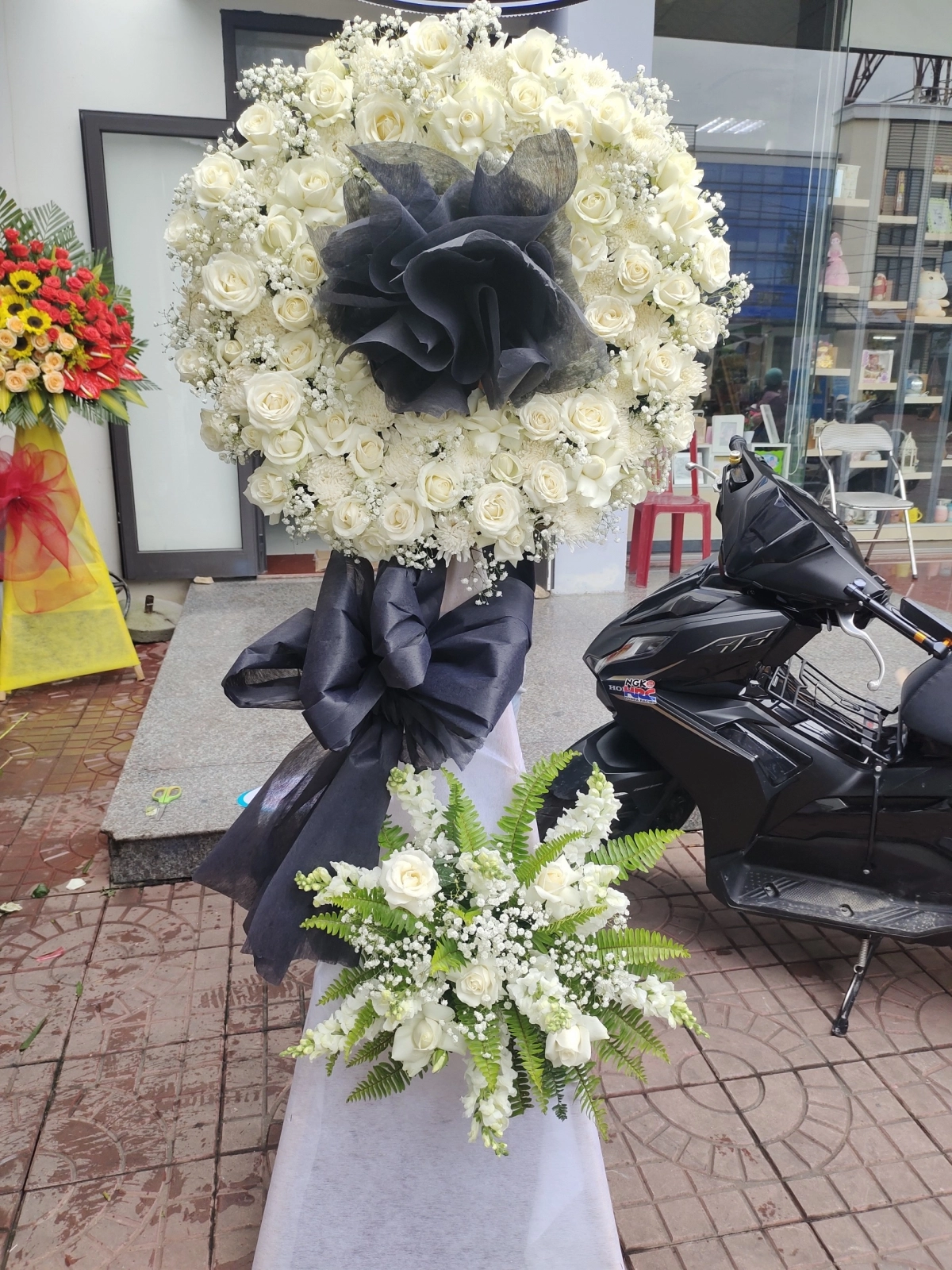 vòng hoa viếng chia buồn