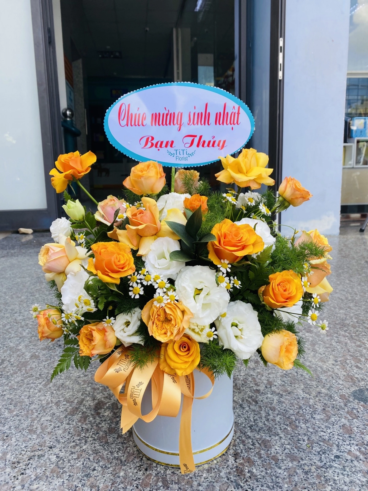 Lẵng hoa cam nhỏ xinh