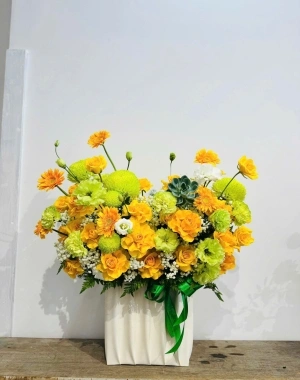 Lẵng Hoa Vàng Chúc Mừng