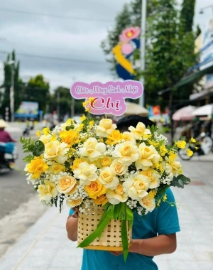 Lẵng hoa hồng vàng